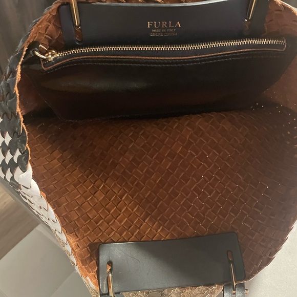 Gorgeous Furla Italian leather tote - Picture 8 of 11
